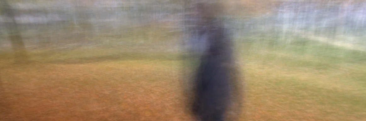 Image floue d'une silhouette
